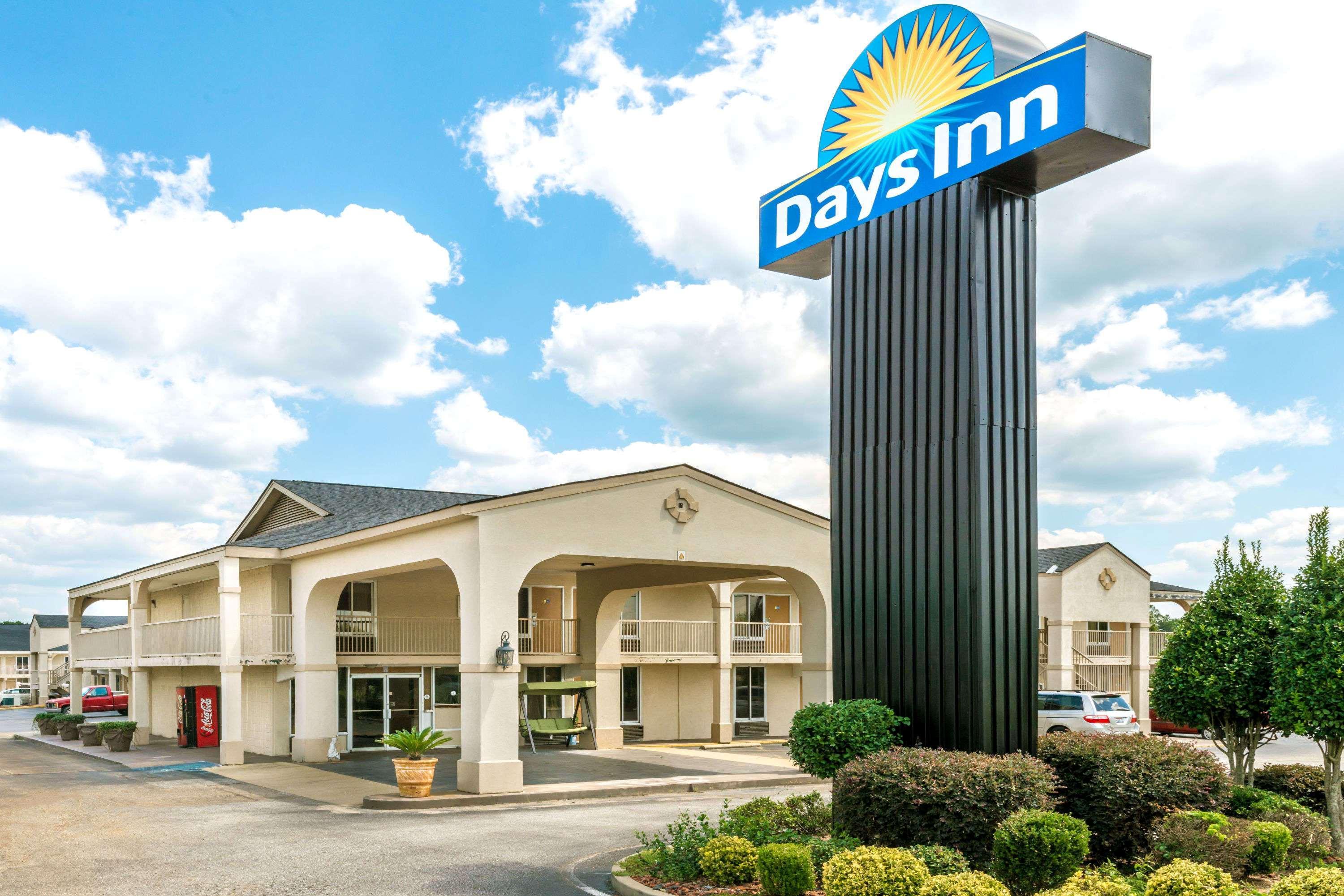 Days Inn By Wyndham Shorter Exterior photo